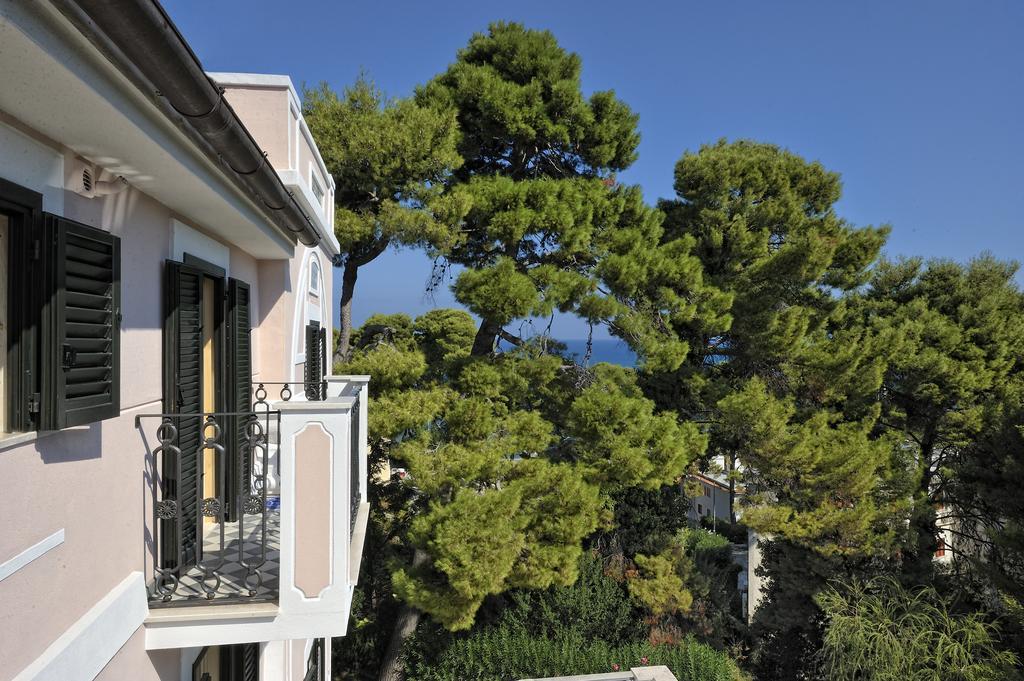 Park Hotel Villa Maria San Menaio Habitación foto