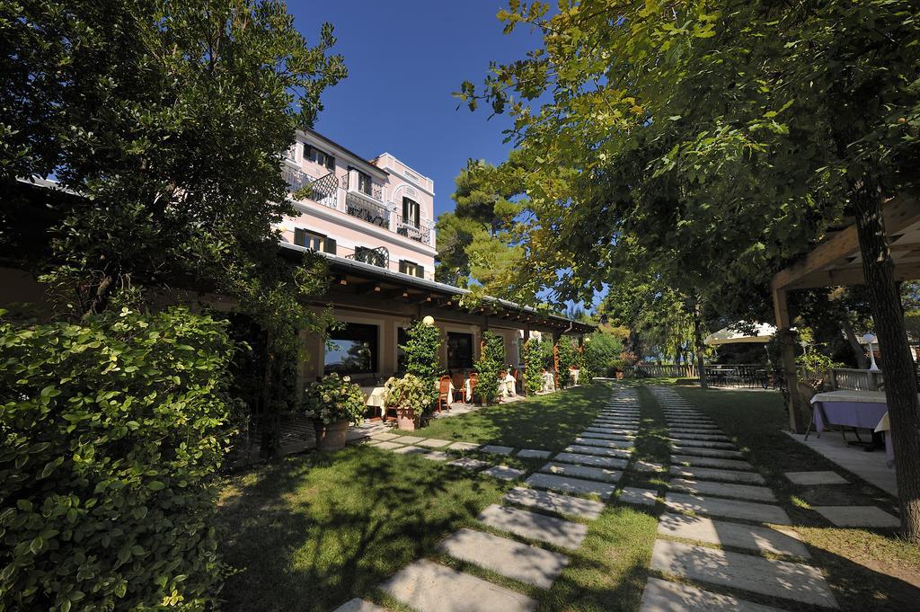 Park Hotel Villa Maria San Menaio Exterior foto