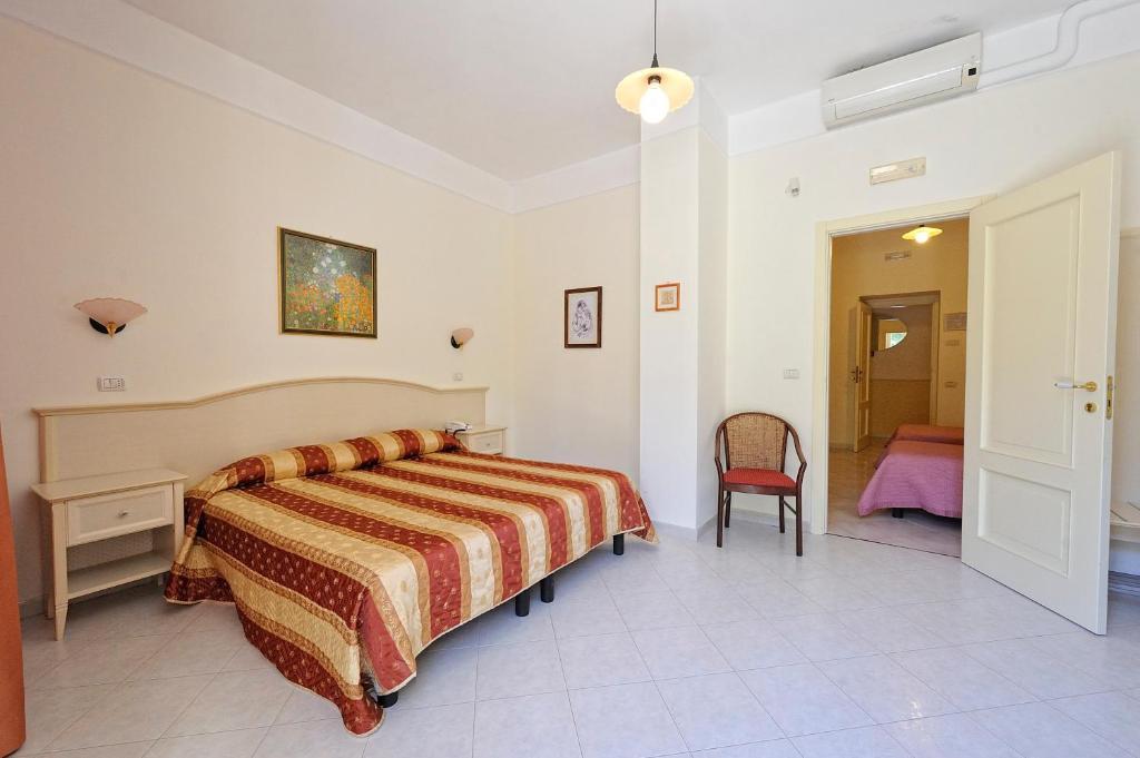 Park Hotel Villa Maria San Menaio Habitación foto